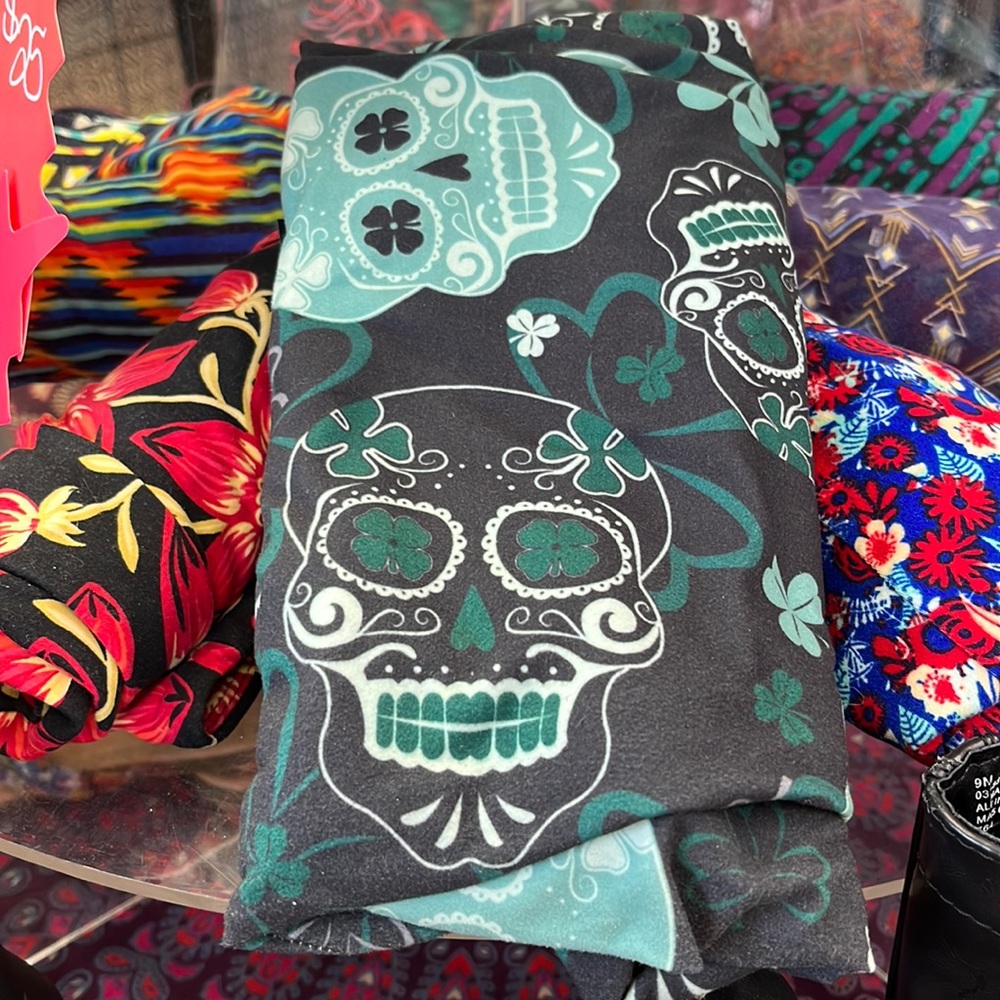 LuLaRoe T/C (tall & curvy) leggings perfect condition 2 for $30